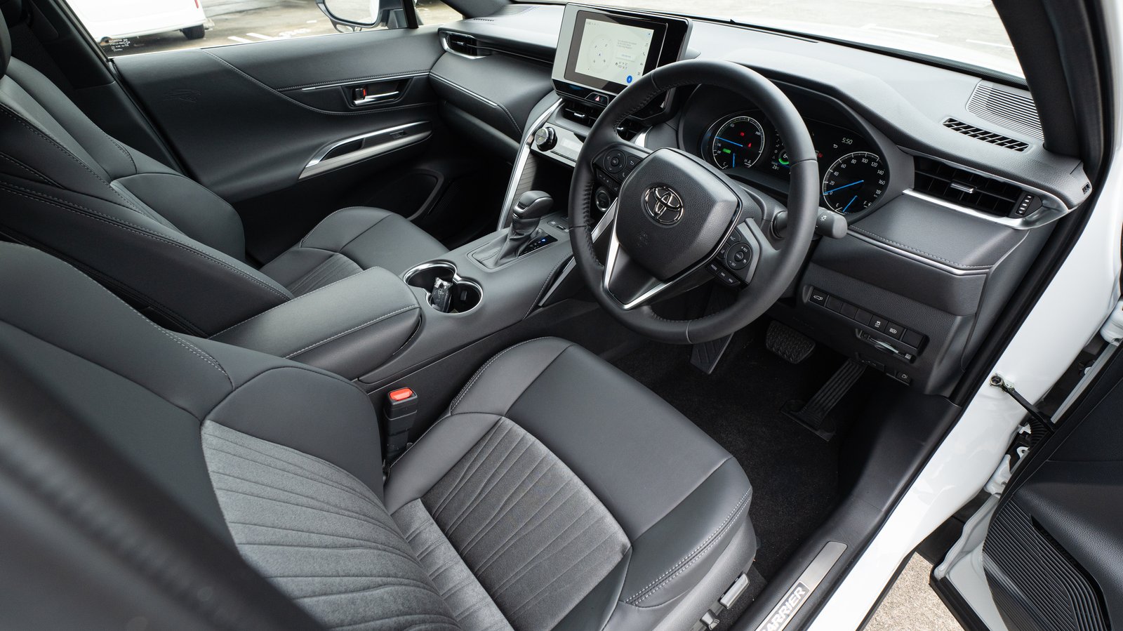Toyota Harrier 2.5G Hybrid photo 7